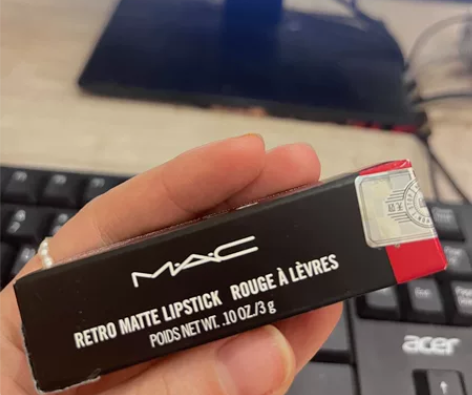 朋友送的mac 子弹头口红 在得物买的还没...