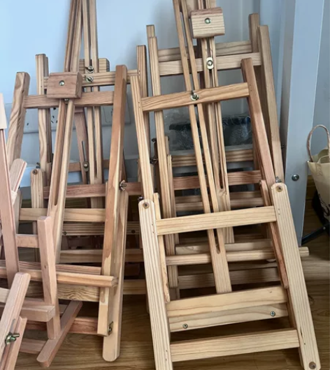 画架大的22.88一个  小的15.99一...