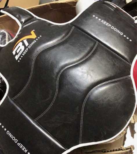 全新BN加厚拳击护胸泰拳散打护具搏击训练跆...