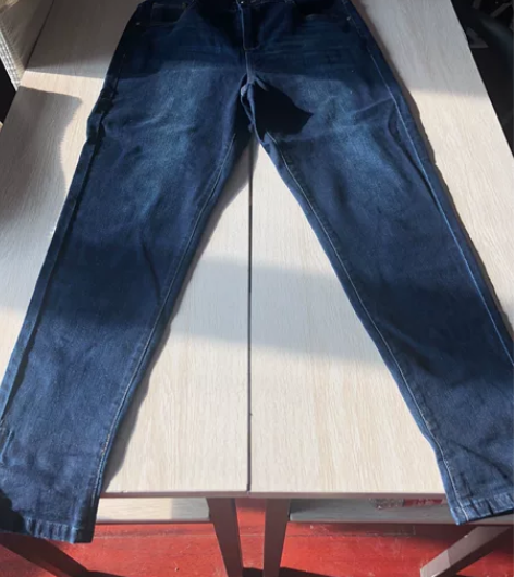 九新女款春秋牛仔裤。捷纯品牌。但是剪标了。...