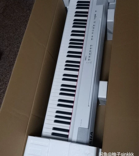 雅马哈p125电钢琴。9新。原装木架子三踏...
