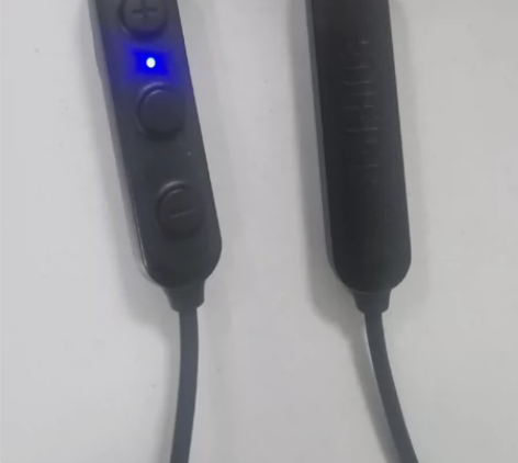 漫步者无线耳机，音质非常好，个人使用。 感...