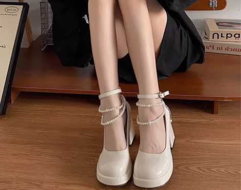 树上有个桃玛丽珍2022新款珍珠黑色高跟鞋...