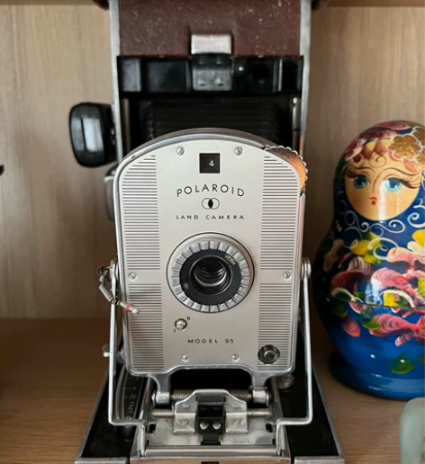 宝丽来，世界第一台一次性成像相机，收藏家的...
