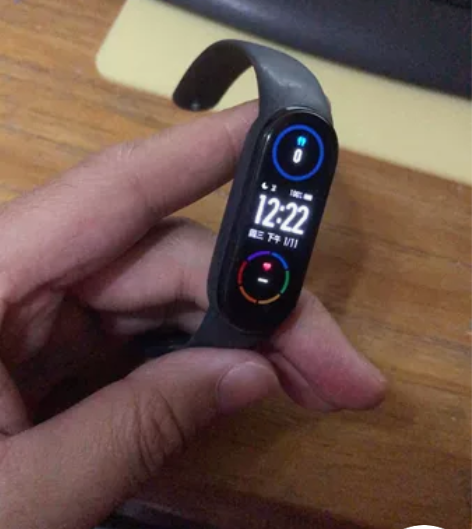 MIUI/小米手环6 之前给老婆买的，她不...