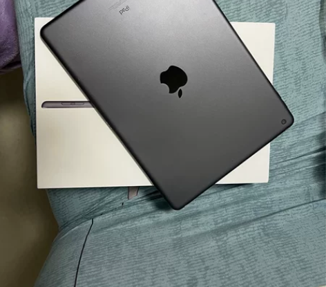 ipad7 有磕碰 128g 学生上网课首...