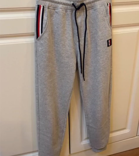 女士休闲裤，s码，正品包邮，40元。原相机...