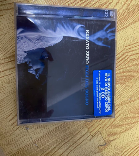 不知道是，某个歌手的演唱会，碟二有使用痕迹...