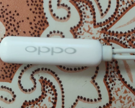 oppo 原装耳机。个人手机闲置，使过两回...