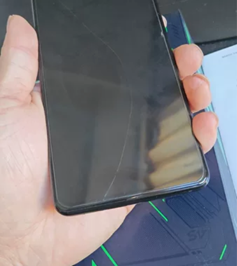 自用黑鲨4s 。黑色8+128。全套原装都...