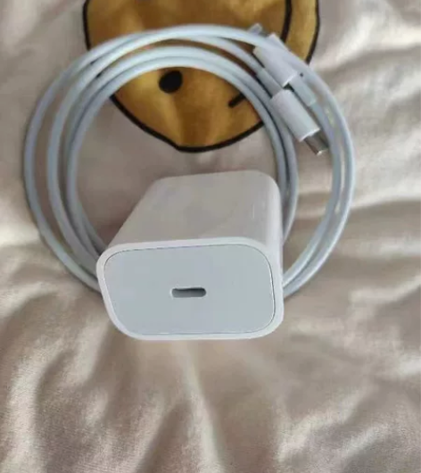 个人闲置转让苹果13 14充电器20W快充...