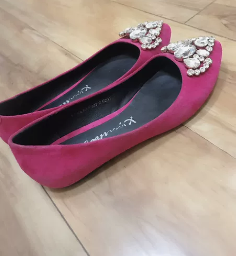 天美意单鞋37码 鞋身周围一圈较紧脚胖勿拍