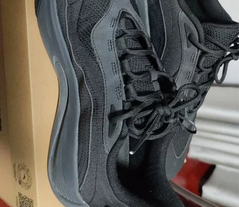 安踏新款，只穿过一次 感兴趣的话点“我想要...