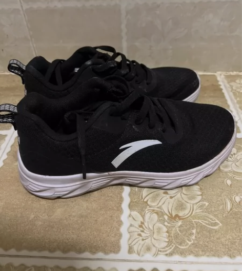 安踏运动鞋35半 非常非常非常轻便 买来为...