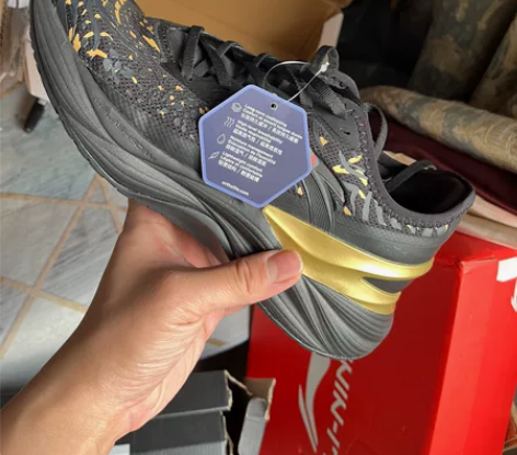 全新安踏创2跑步鞋，43码，无盒，试穿一次...