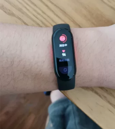 小米手环6，有nfc和血氧功能，九成新 感...