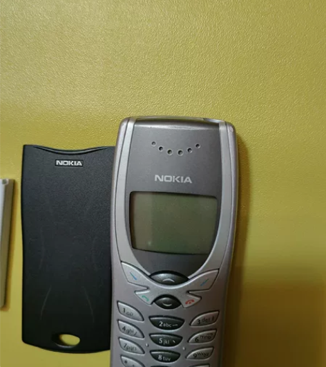 诺基亚8250，原装无拆修，很新的手机，通...