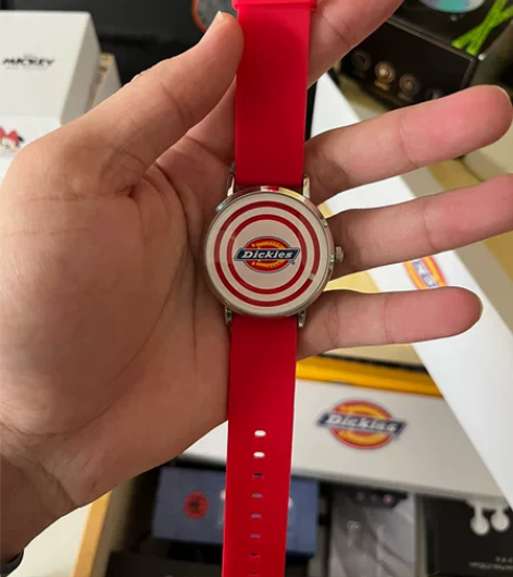 dickies手表 全新没用过 红色 诚信...