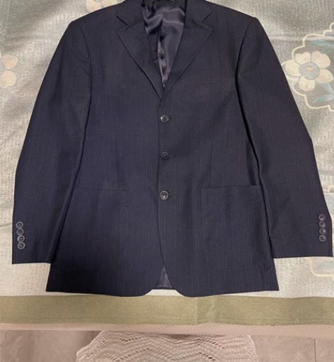 男士西服，胸围102cm，衣长70cm。就...