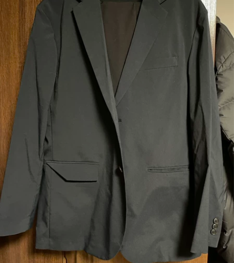 优衣库黑色休闲西服一套男，专柜购买，无吊牌...