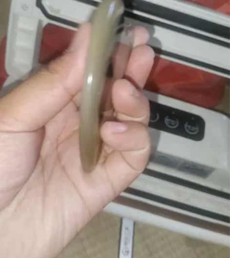 0.87厚白牦牛角三角板带黑纹左上角有点薄...