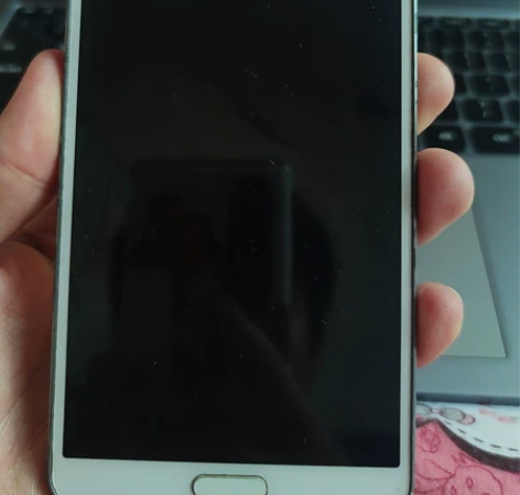 三星手机，开不了机，所以也不知道具体型号，...