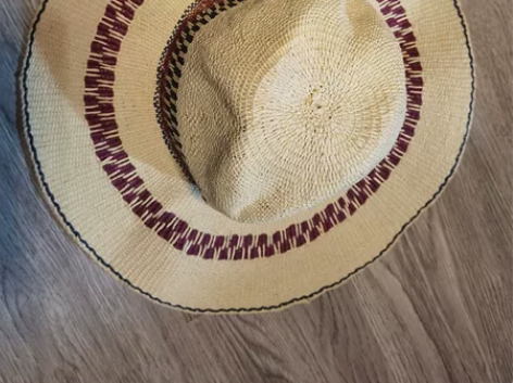 Zara宽帽檐遮阳草帽 一次没戴过，轻微折...