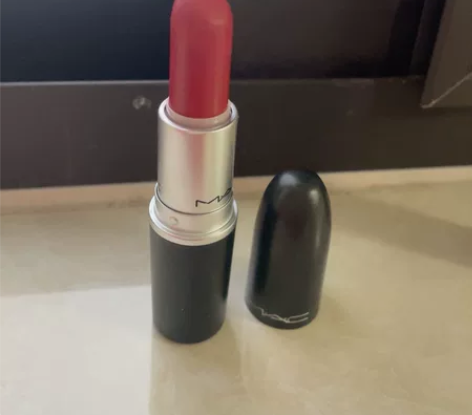 Mac子弹头口红9.9新 感兴趣的话点“我...