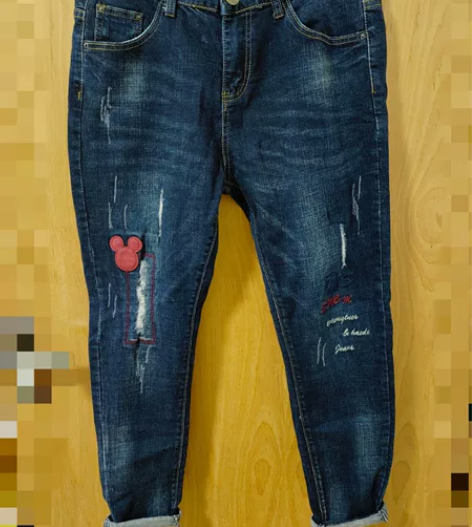 字母都是刺绣牛仔裤，125斤之内可穿，38...