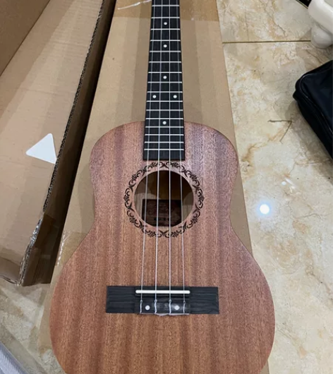 【低价出原价300多的尤克里里】 低价转让...