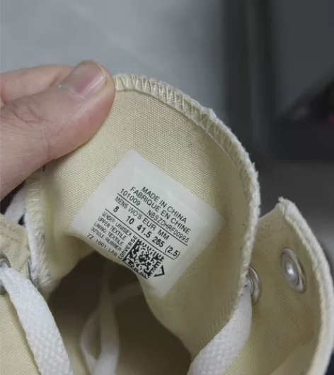 匡威帆布鞋,高帮经典款,没穿过5回,实体店...