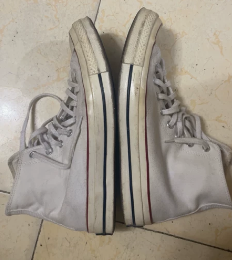 匡威白色皮面有点氧化了 保真 可鉴定 假一...