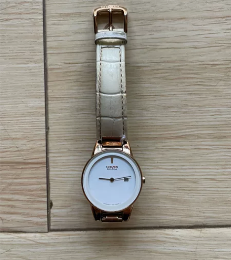 西铁城女士手表。送一个新的表带 感兴趣的话...