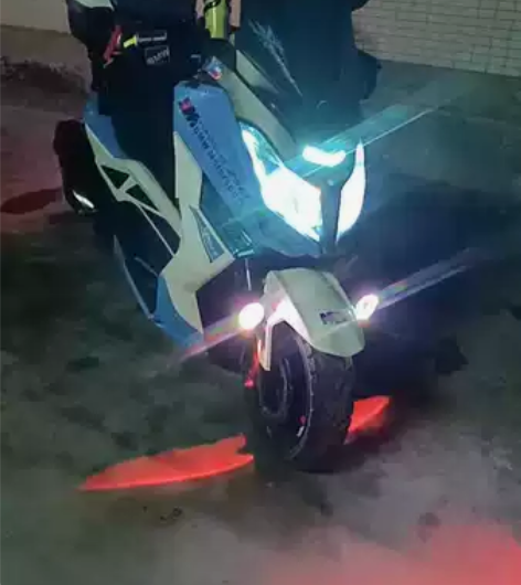 踏板旅行摩托车150CC燃油～车子很给力，开的很稳，不摇摆，...