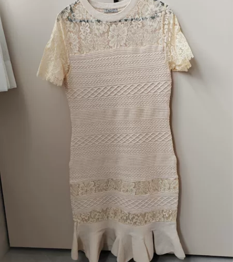 蕾琪针织鱼尾裙 九成新,米黄色,肩宽约37...