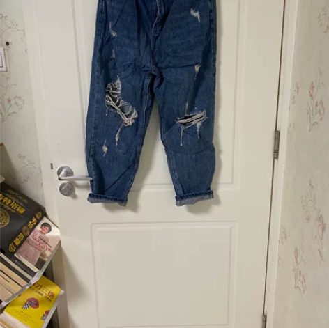 女破洞欧货牛仔九分裤，春夏款，买回来穿过一...