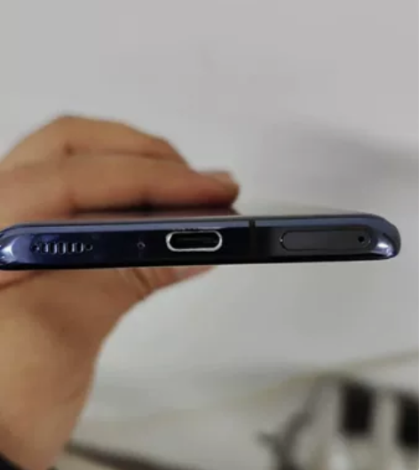 小米11  12-256 纯原 感兴趣的话...