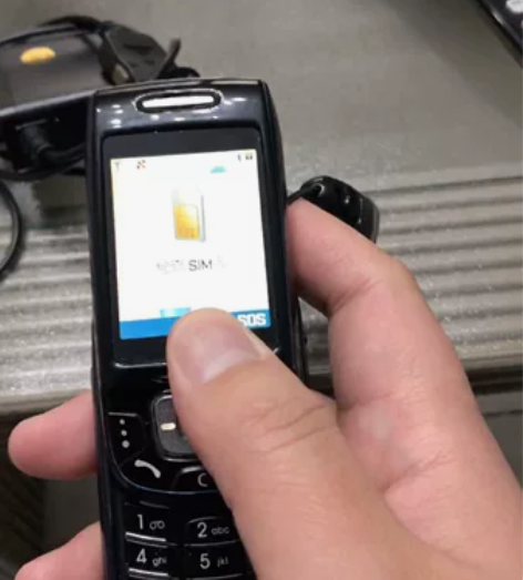 过年收拾卫生翻出来个这个三星D508满满的...