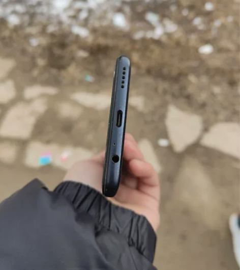 荣耀9X 带原装充电器，没盒子  464 ...