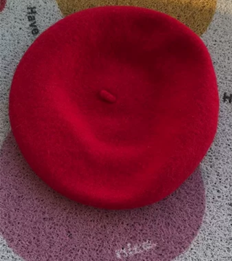 红色贝雷帽 全新的，毛呢的 含羊毛的，质感...