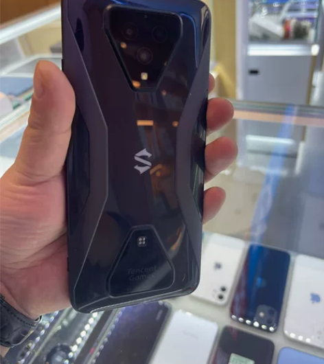 最新到店黑鲨3S黑色12128正常使用痕迹...