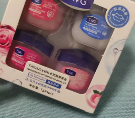 凡士林水润唇膏全新 感兴趣的话点“我想要”...