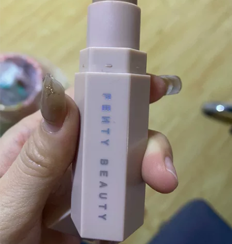 FENTY BEAUTY蕾哈娜百变柔雾塑颜...