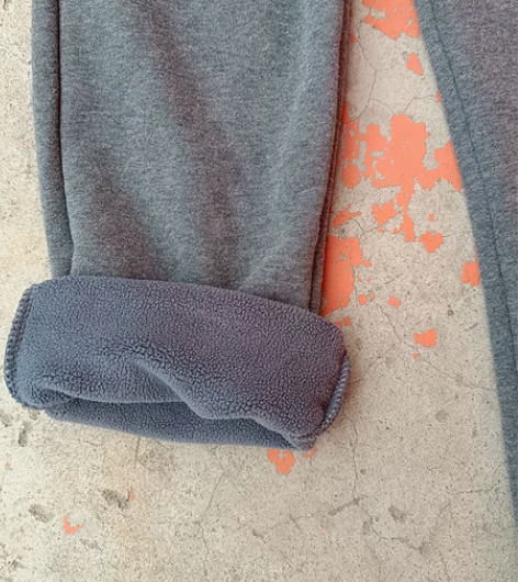 伊顿同款深灰色加绒裤子,质量超级好。 感兴...