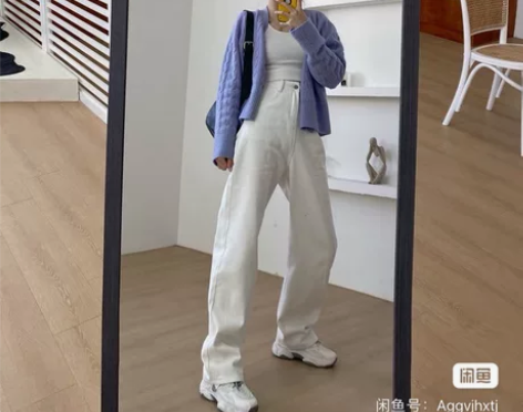 白色牛仔裤 感兴趣的话点“我想要”和我私聊...