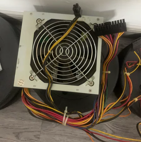 爱国者主机电源365w的，有个未拆开的电源...