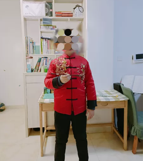 这是小孩六年级时参加二胡表演时买的，只穿了...