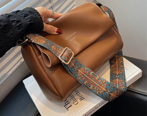 I.T EXQUISITE复古宽肩带单肩包...