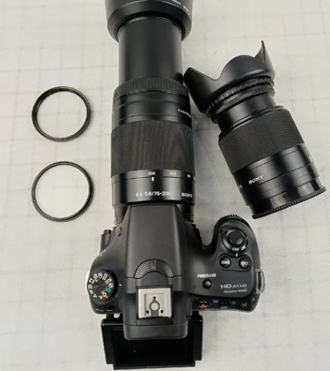 98新索尼旗舰单反相机a58，带两个个镜头...