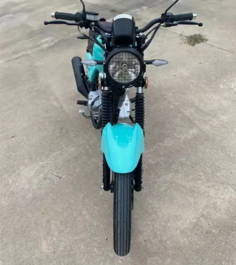二手摩托车网红铃木复古150CC  九成新...